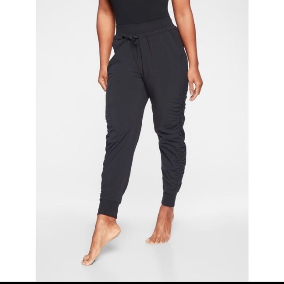 Athleta Pants - Athleta Attitude Pant size 4 Black